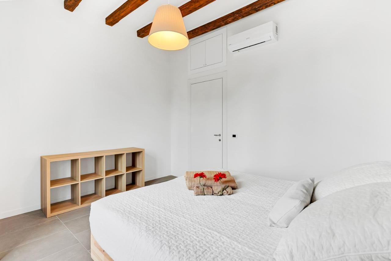 Alessia'S Flat- Naviglio Grande Apartment บุชชินาสโก ภายนอก รูปภาพ